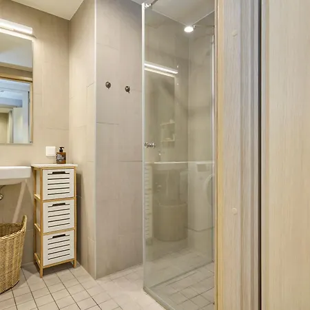Stylish With Terrace, Parking And Ac Appartement *